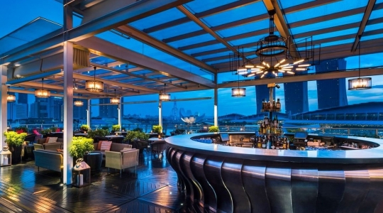 フラトンベイホテルのルーフトップバー_ランタン（Lantern）